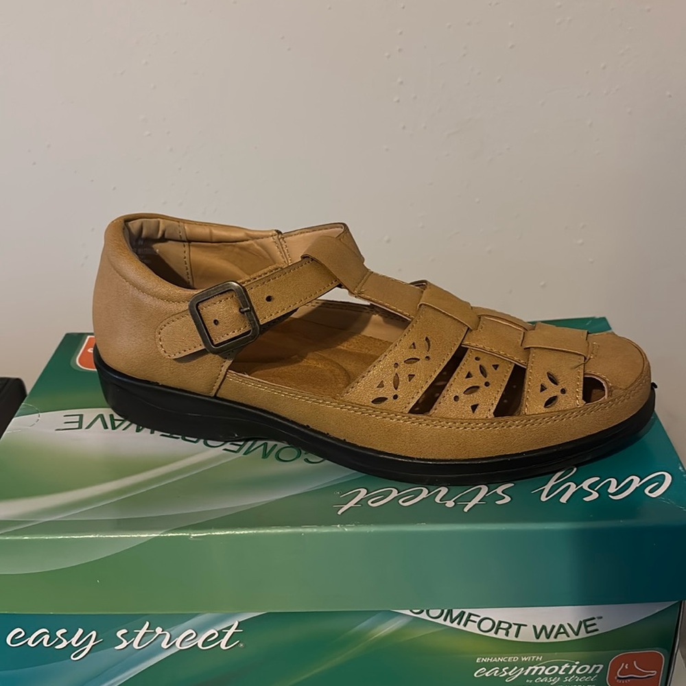 Women’s Tan Sandals